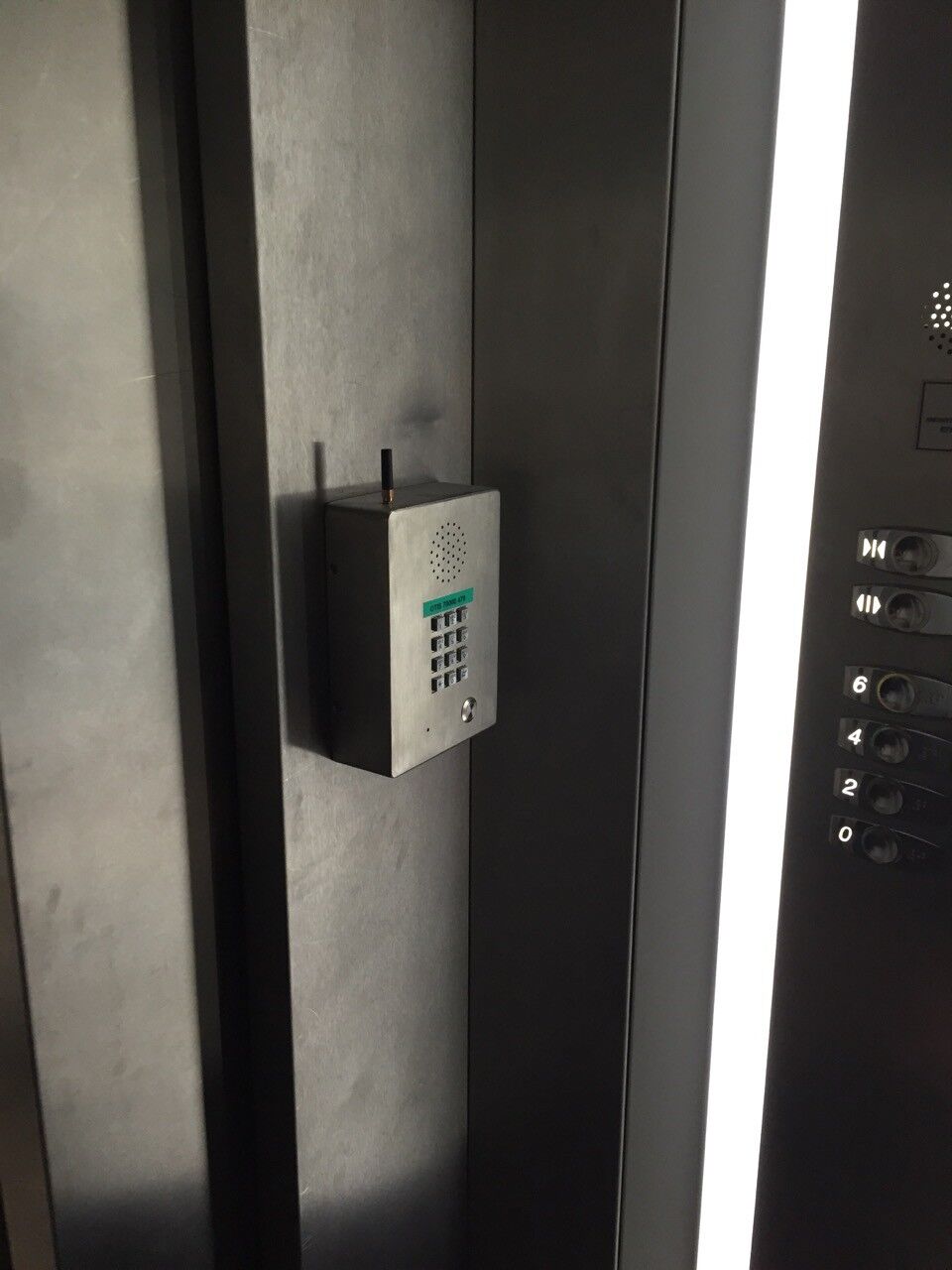 Handsfree elevator telephone